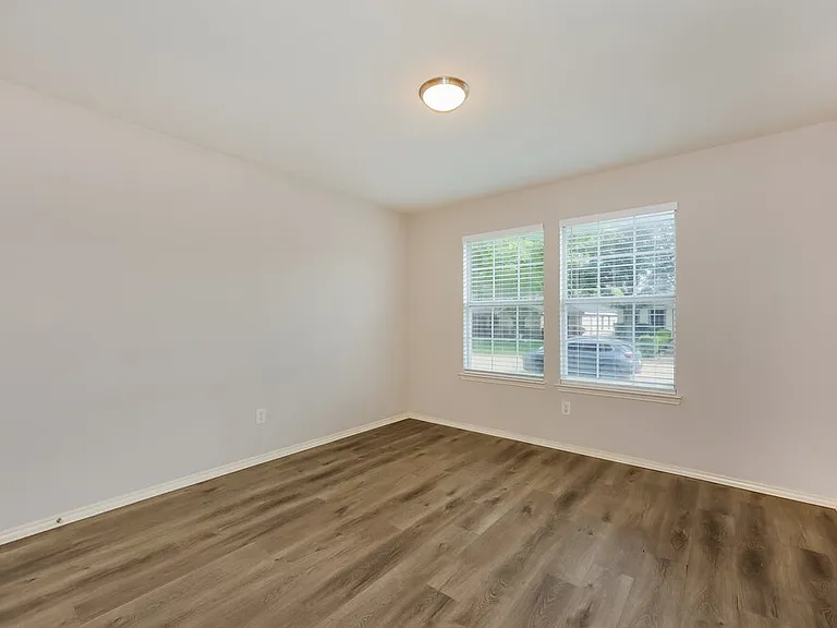 2217 Midbury Dr — Photo 12