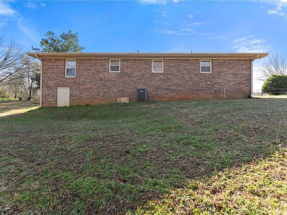 2nd image of 431 Clover Leaf Rd