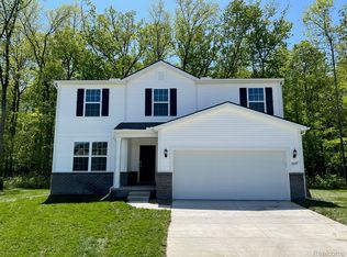 9267 Hemlock Ln, Dexter, MI 48130