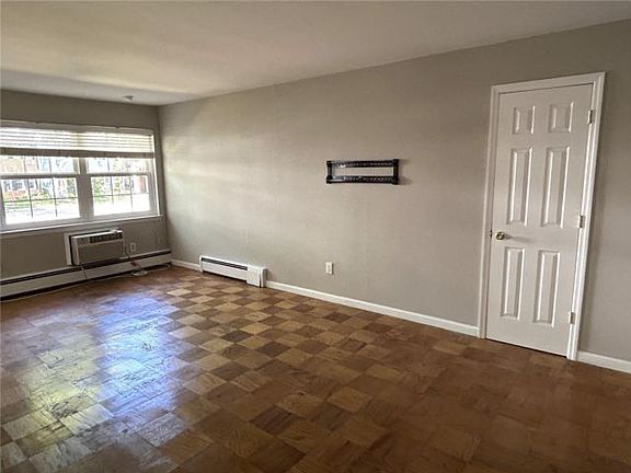 5th image of 1102 Towne House Vlg