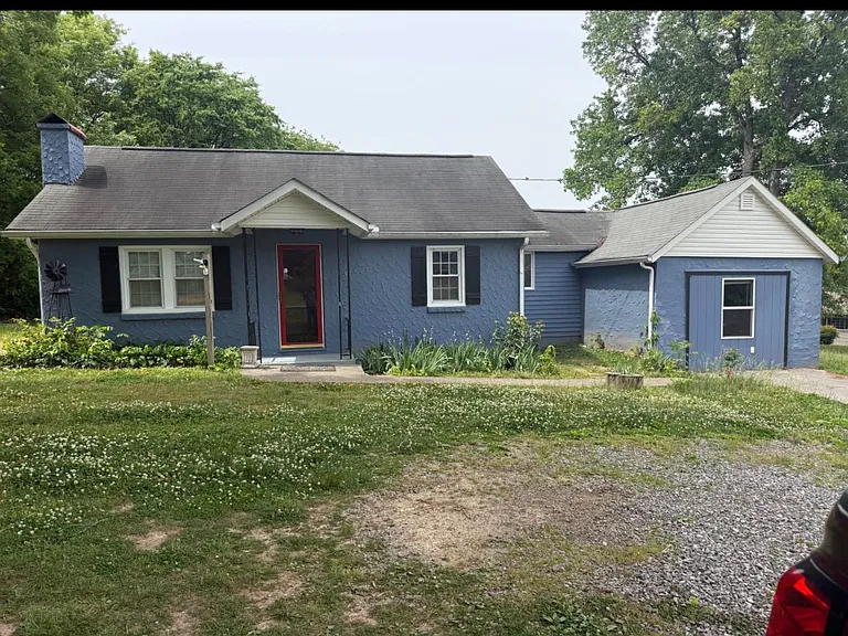 2108 Sanderson Rd — Photo 1