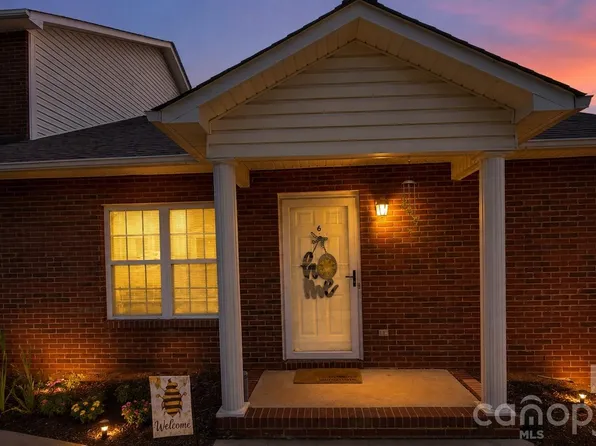 102 Brandywine Dr NE APT R6, Conover, NC 28613