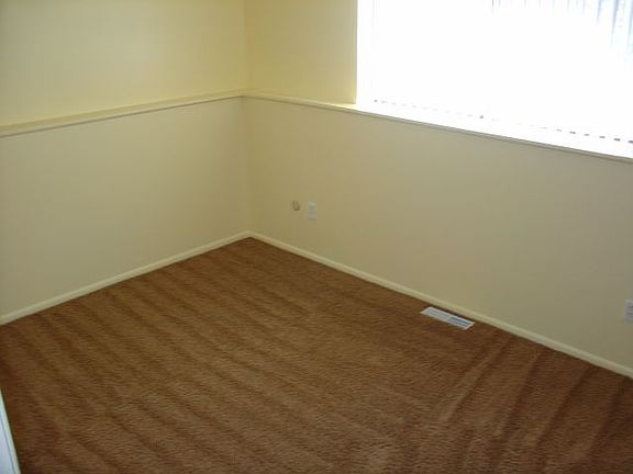 5th image of 35 S 12th St W APT 4