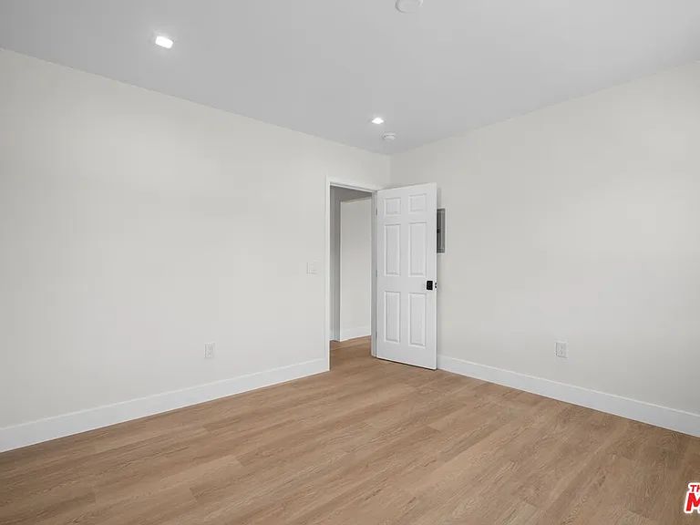 420 S Sepulveda Blvd #13 — Photo 16