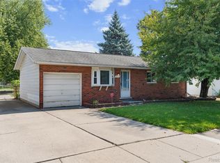 9381 Pardee Rd, Taylor, MI 48180