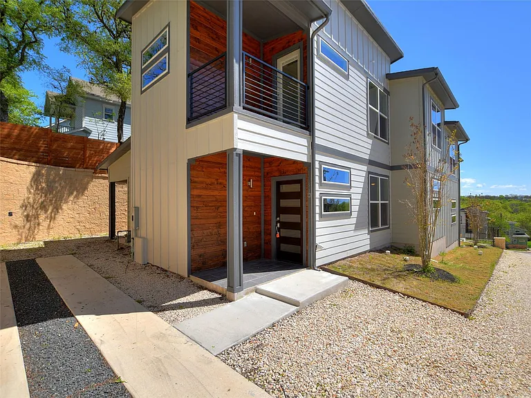 1130 Lott Ave #B — Photo 2