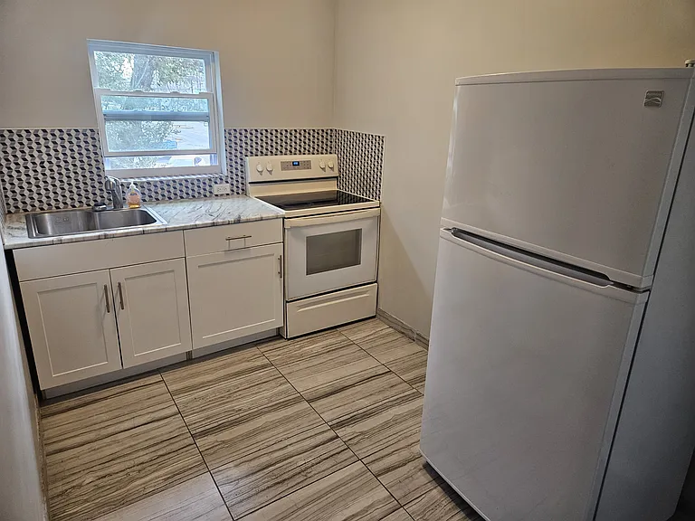 306 Turner St — Photo 19