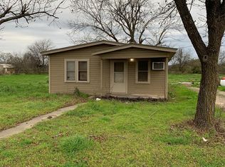 1241 Center St, Sabinal, TX 78881