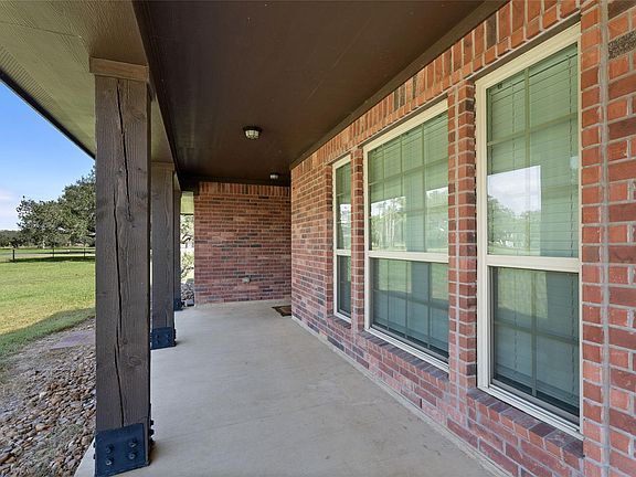 4th image of 119 Hackberry St