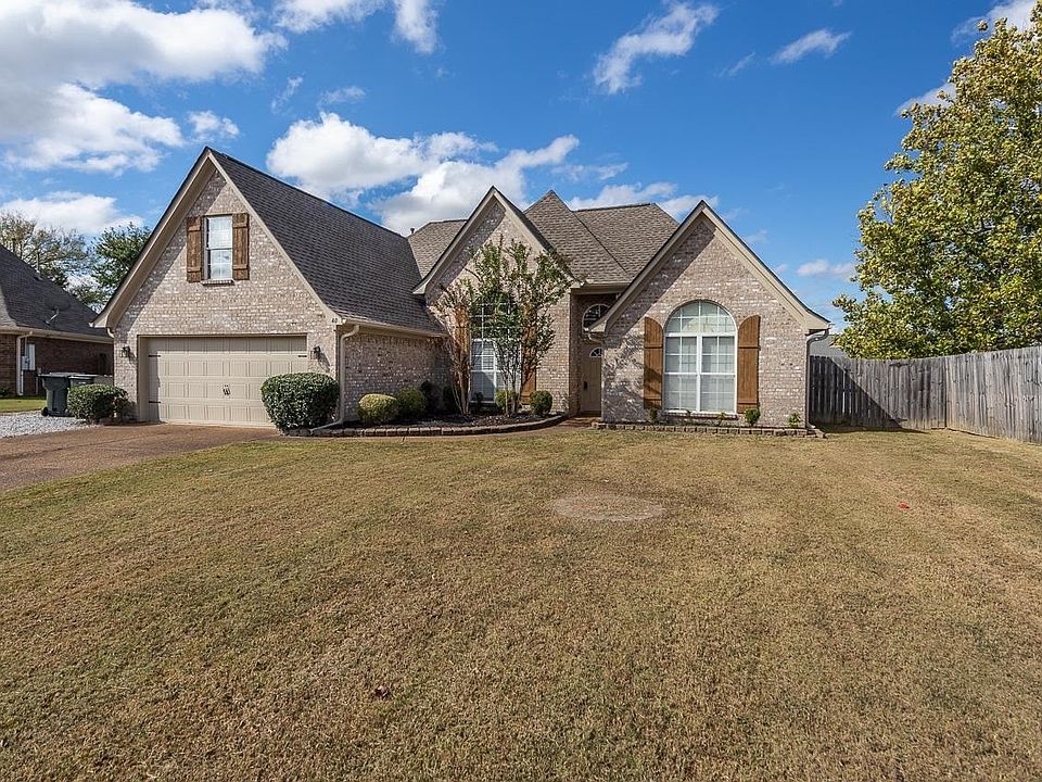 1st image of 40 Lake Breeze Cv