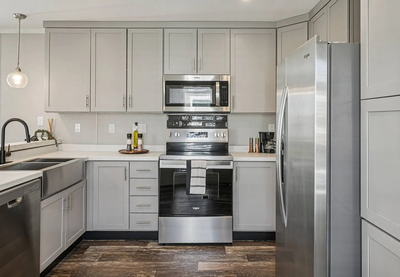 3 bed, 2.0 bath, 1216 sqft, $1,795 — Photo 2