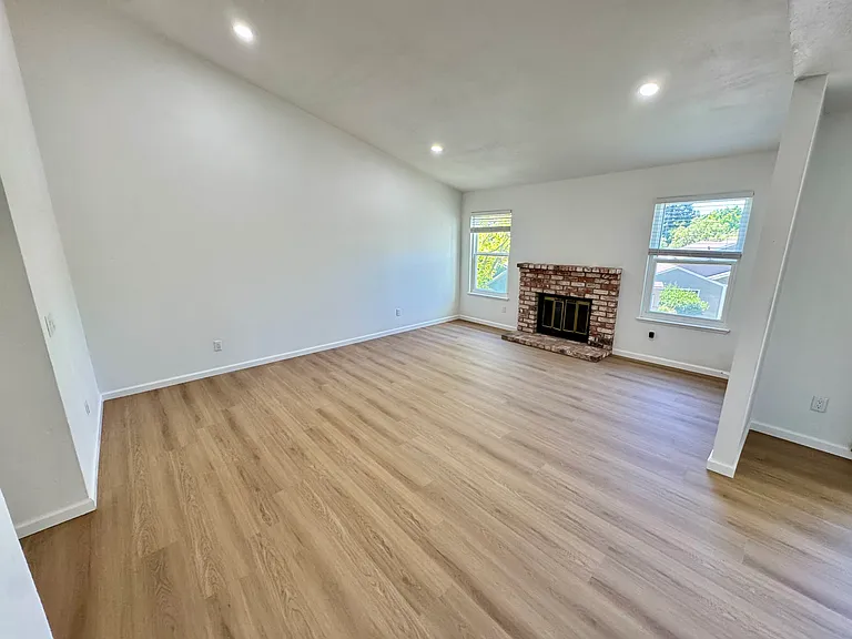 465 Camelback Rd — Photo 6