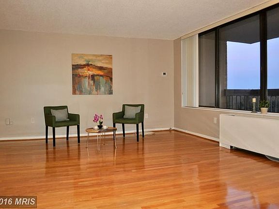 5th image of 3705 S George Mason Dr APT 306S