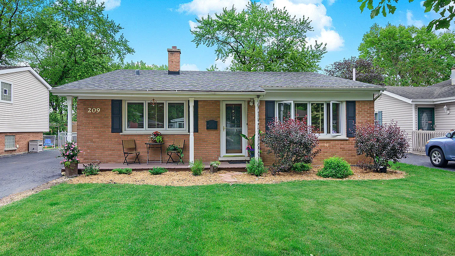 209 N Stewart Ave photo 1