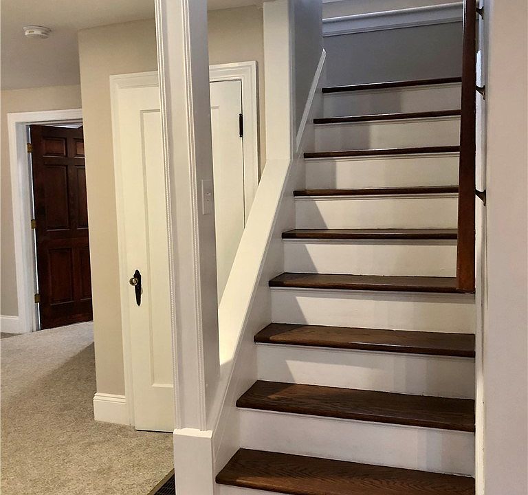 1st image of 19 University Ct