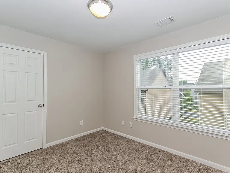 34 Cliffhaven Cir — Photo 9