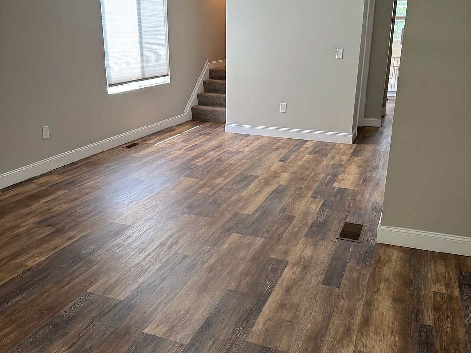 Living/Dining Room Area