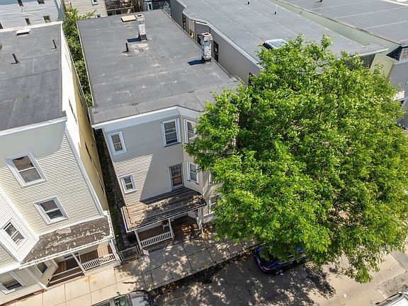 3rd image of 25 Howell St