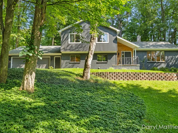 2061 Thornapple River Dr SE, Grand Rapids, MI 49546