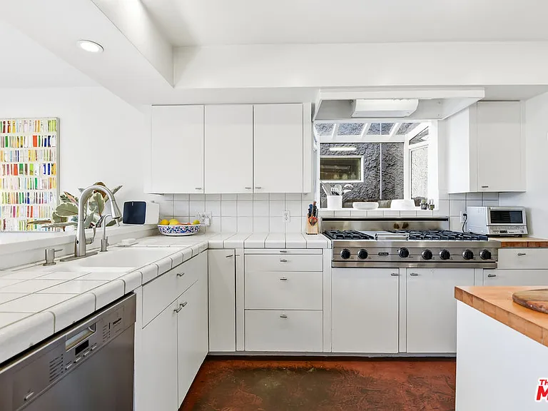 469 Sherman Ave — Photo 9