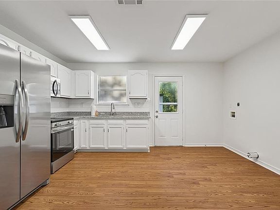 5th image of 320 3rd St