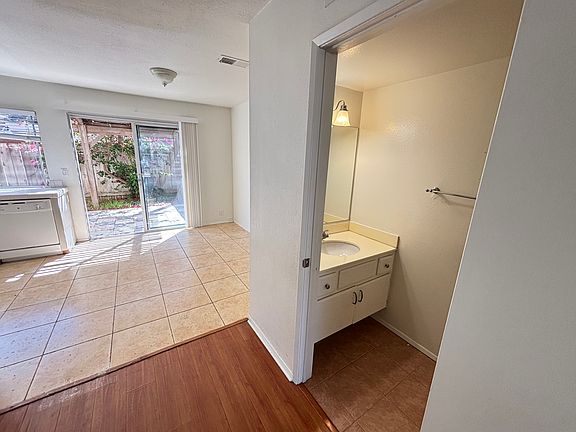 4th image of 3525 Caminito Carmel Lndg
