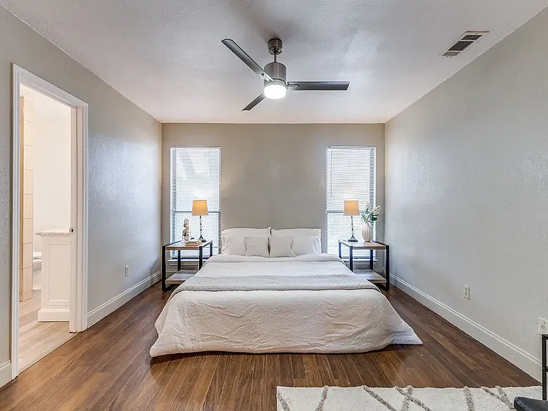 San Saba St — Photo 13