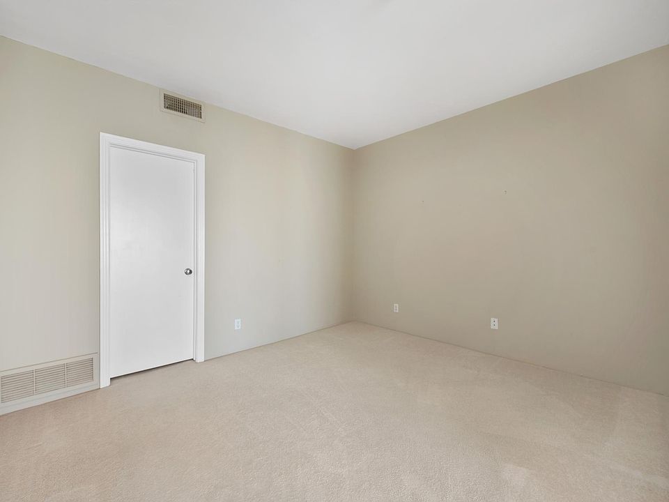 1st image of 727 Esplanade Unit 305