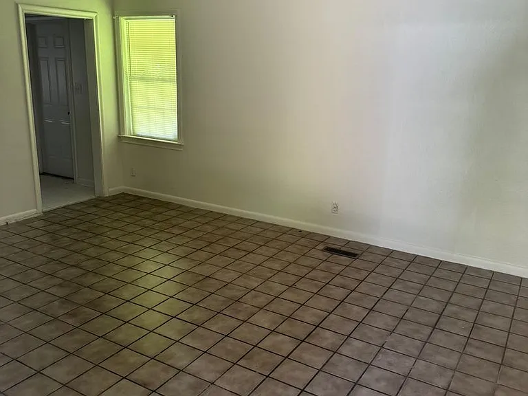 1615 Sharkey St — Photo 2