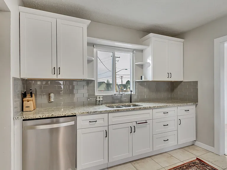 S Highland Dr — Photo 9