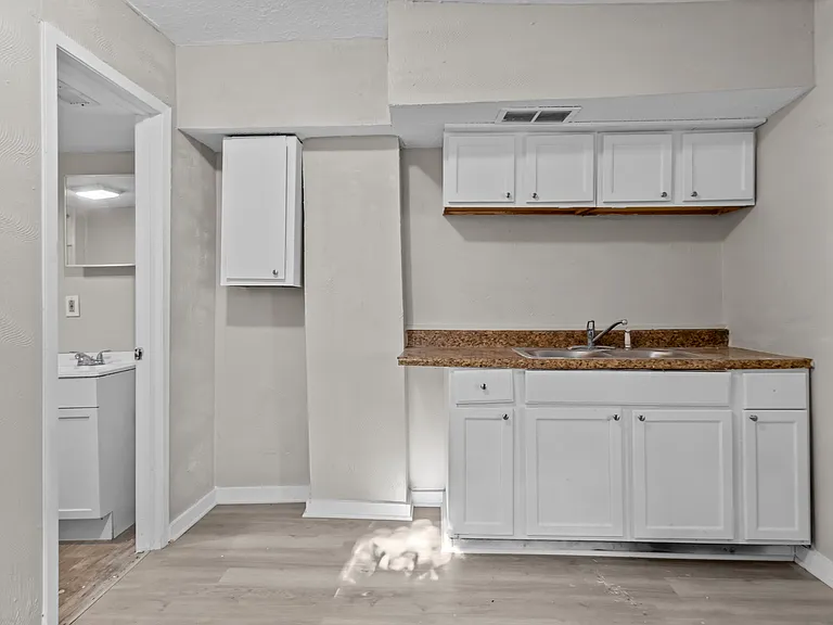1152 Eugene St #1150 — Photo 15