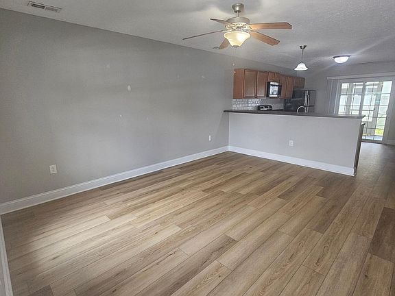2nd image of 515 Cider Hill Road