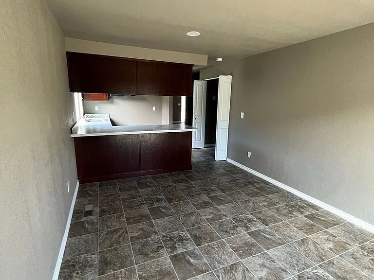 1218 S 41st Ave — Photo 9