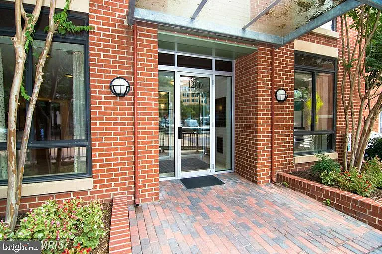 2 bed, 2.0 bath, 925 sqft, $3,600 — Photo 3