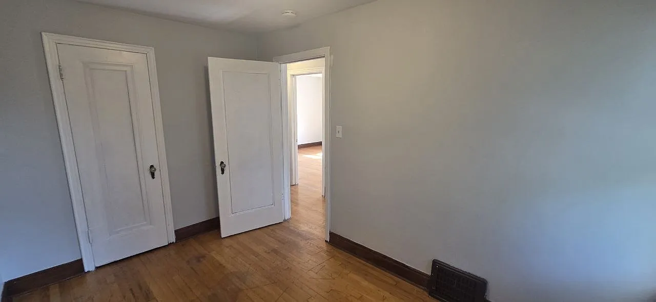 785 N Maple Rd — Photo 2