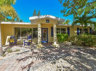 325 Avenida Madera, Sarasota, FL 34242