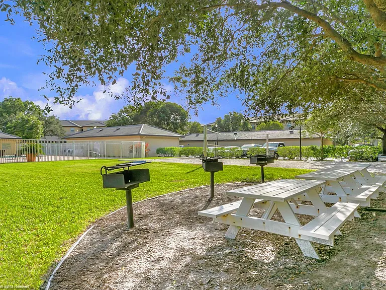 2040 Greenview Shores Blvd #203 — Photo 10