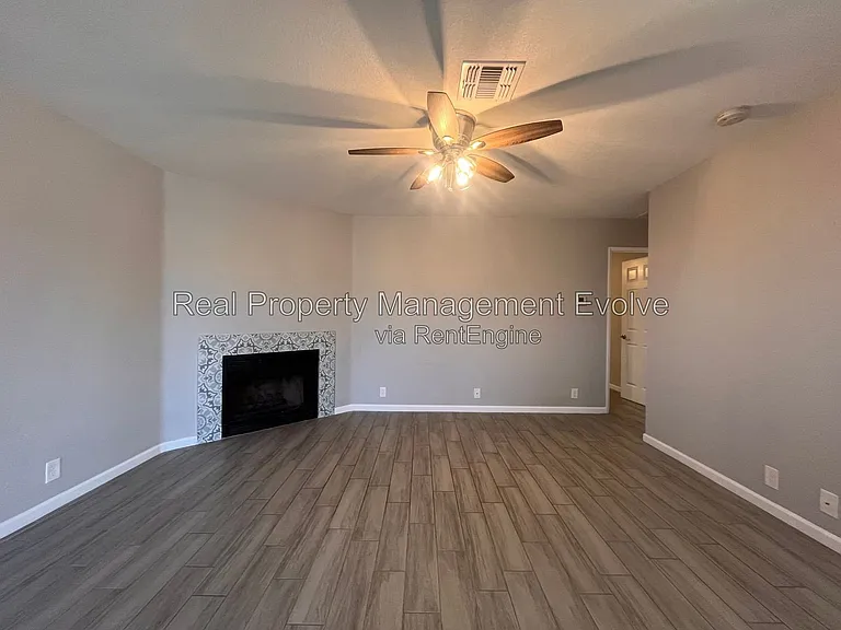 408 W Blackhawk Dr #1 — Photo 4