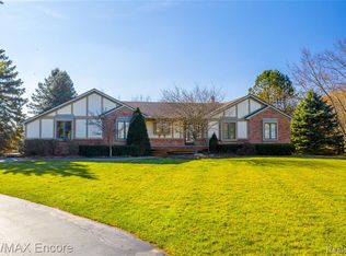 8765 Indian Trl, Clarkston, MI 48348