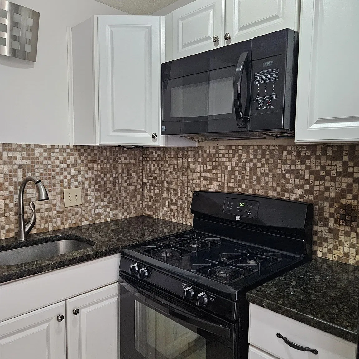 2 bed, 1.0 bath, 1042 sqft, $2,350 — Photo 4