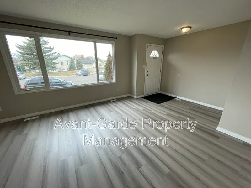 Belmont — Photo 2