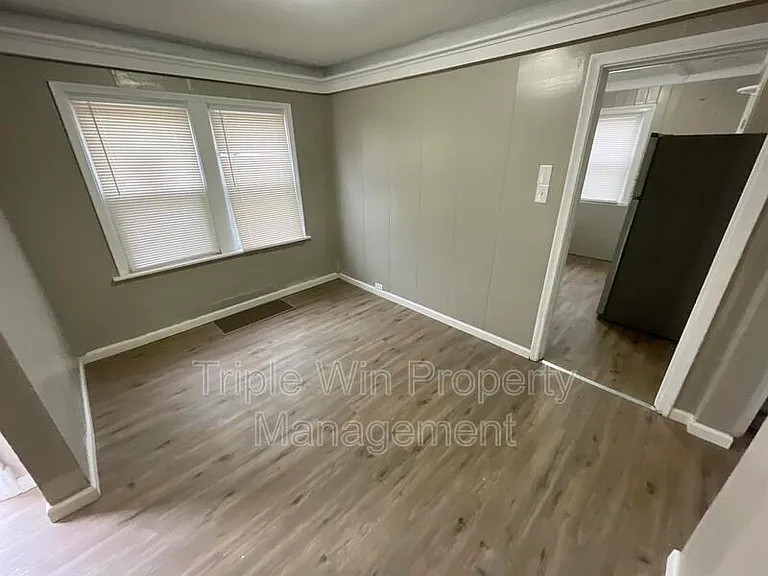 802 Rowles Ave — Photo 10