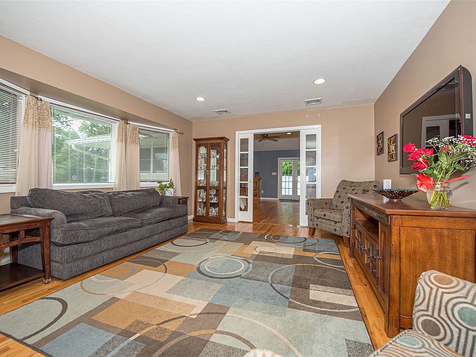 35 Morewood Drive, Smithtown, NY 11787 Zillow