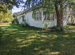 1208 S Beaumont Rd, Prairie Du Chien, WI 53821