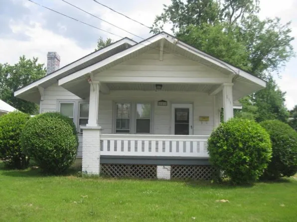 211 Hamilton Ave, Colonial Heights, VA 23834