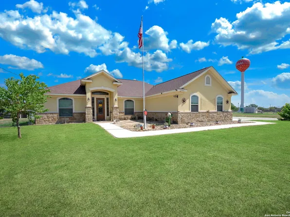 664 PECAN ST, Poteet, TX 78065
