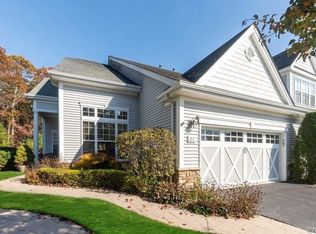 27 Concerto Ct, Eastport, NY 11941