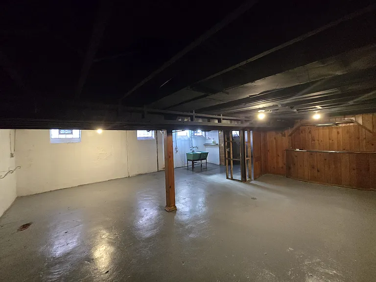9657 E Outer Dr #1 — Photo 31