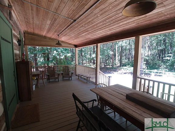 5th image of 590 Dogwood Way