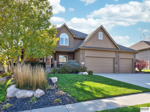 19707 J St, Omaha, NE 68136